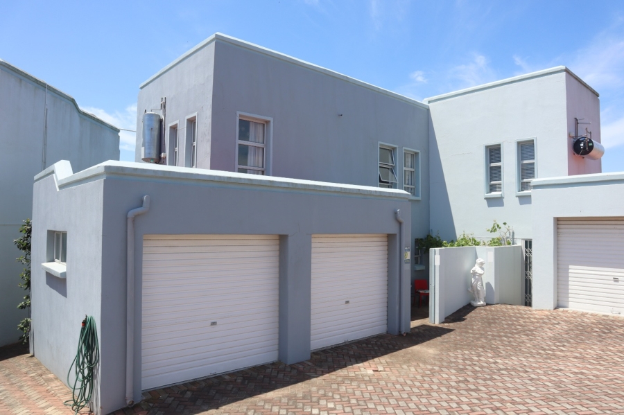To Let 3 Bedroom Property for Rent in Wavecrest Eastern Cape